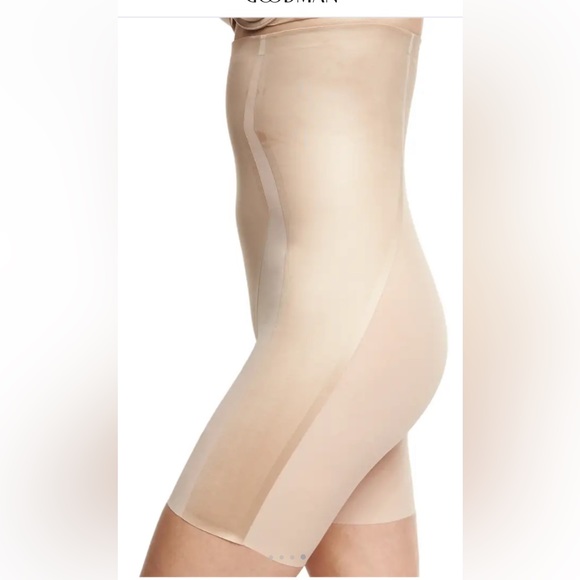 8/19 NFS-Haute Contour High-waisted Short - Picture 2 of 13